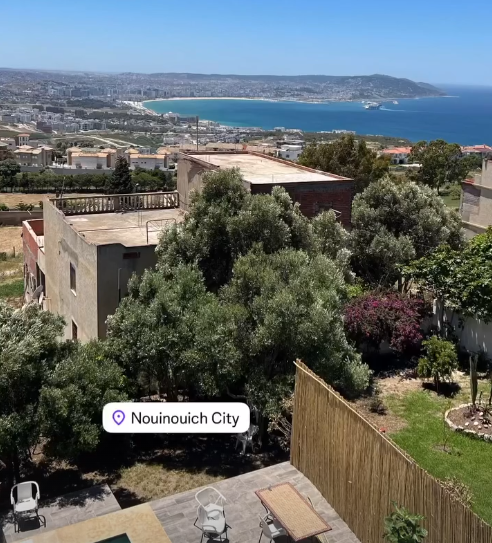 Randonneur en quad traversant un paysage naturel à Tanger avec Quad Villa Meryem