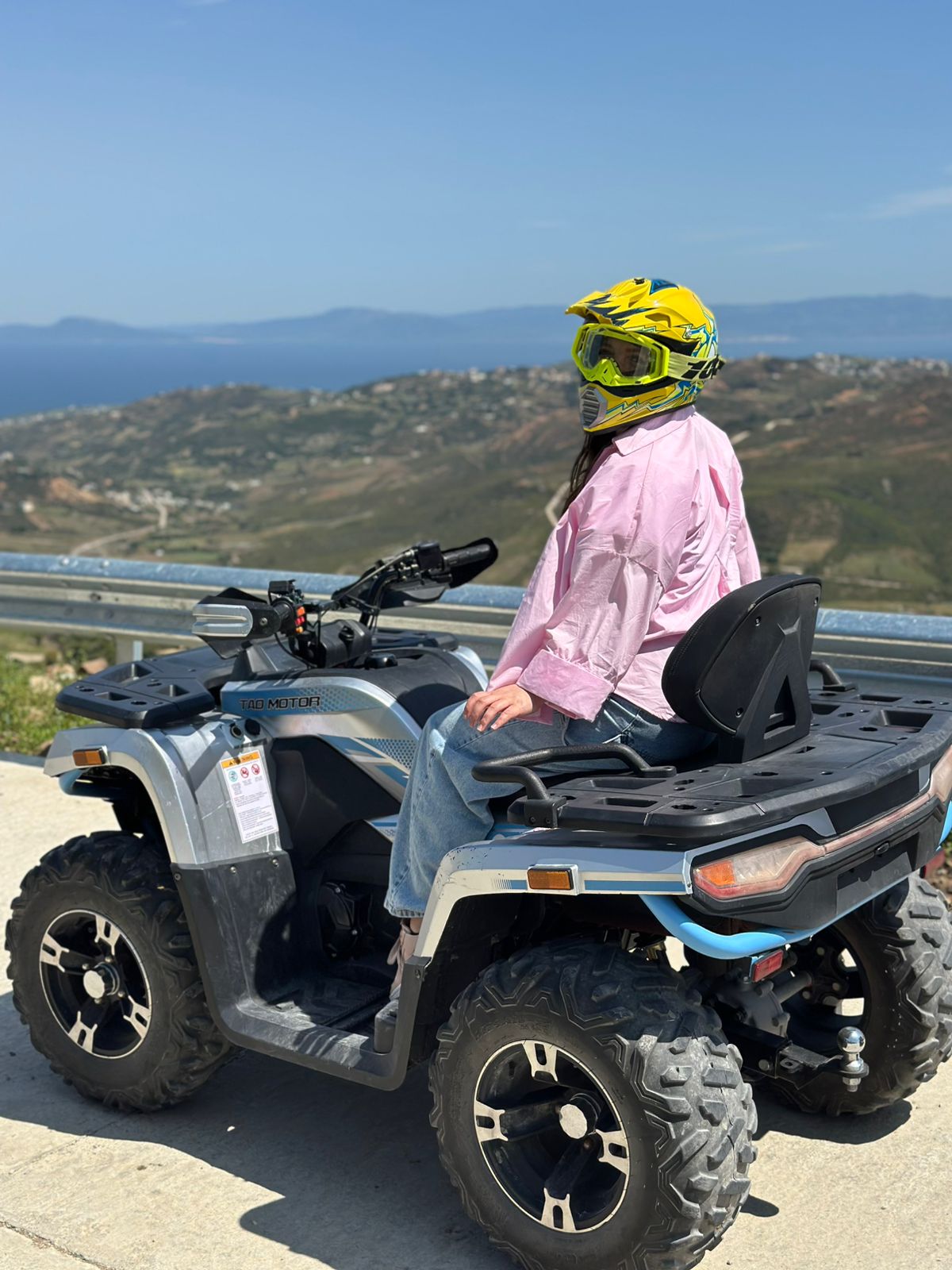 Client heureux après une expérience de quad réussie